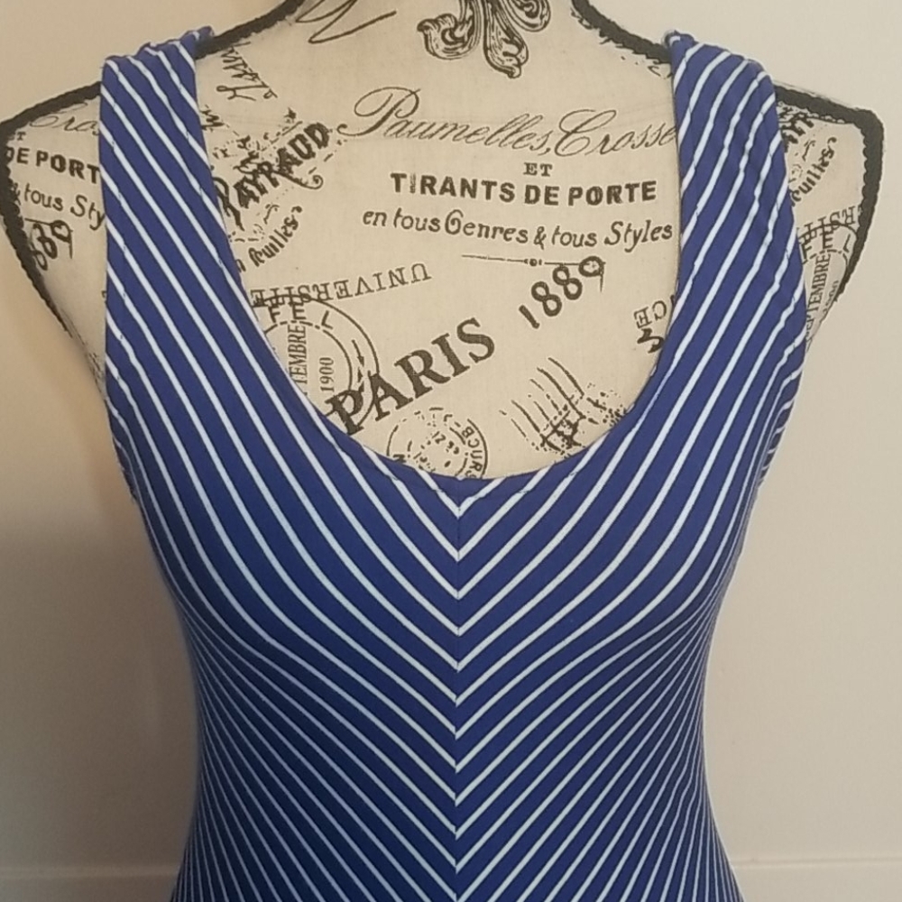 Dress - Picture 2 of 11